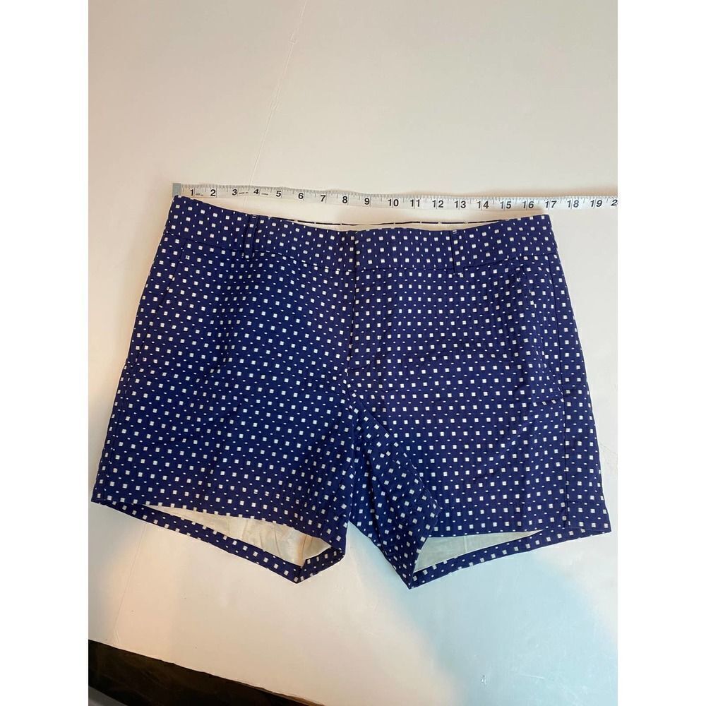 Banana Republic Shorts Blue Square Pattern Preppy -- Size 8 - Picture 9 of 9